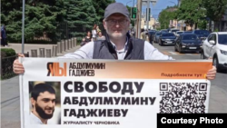 Пикет в поддержку арестованного журналиста Абдулмумина Гаджиева, Махачкала, 22 мая 2023 года