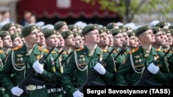 Военнослужащие парадных расчетов во время парада, посвященного 77-й годовщине Победы в Великой Отечественной войне. Москва, РФ, 9 мая 2022 года