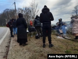 Босния и Герцеговина, группа чеченцев ждет на пограничном переходе с Хорватией