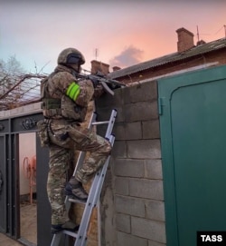 Задержание подозреваемых по делу о "тюремном джамаате" в ИК-2 Калмыкии