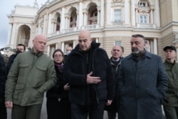 Министр иностранных дел Греции Никос Дендиас (в центре) во время визита в Одессу