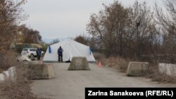 Пост на административной границе Грузии и Южной Осетии. Эргнети, 18 марта 2013 года.