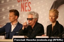 Tilda Swinton 66-cı Kann festivalında Jim Jarmushla birlikdə. 25 May 2013.