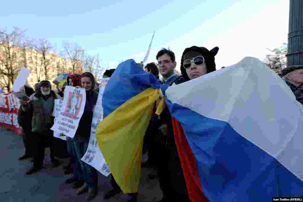 Антивоенные пикеты в Москве