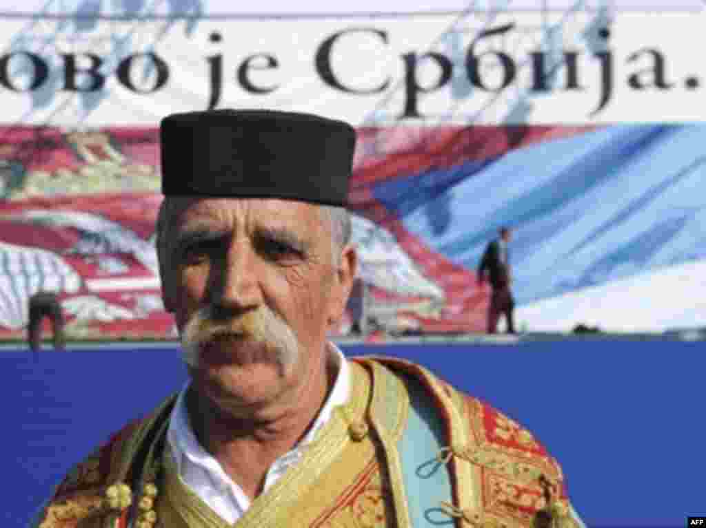 Протест в Белграде, 21 февраля 2008. Надпись на транспаранте "Косово - это Сербия"