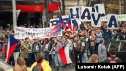 Митинг в поддержку кандидатуры Вацлава Гавела на пост президента Чехословакии. Прага, декабрь 1989 года