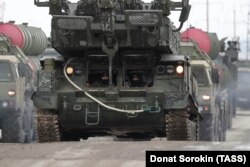 Зенитный ракетный комплекс «Бук-М2» во время репетиции военного парада. Россия, Екатеринбург, 20 апреля 2025 года