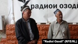 Чӯпонони ҷамоати Моғиён дар Дафтари радиои "Озодӣ" дар Душанбе.