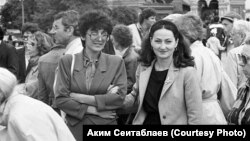 Эльмира Байрам-Али (слева) и Наджие Филимонова в Москве, 1987 год