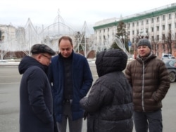 Айрат Нурутдинов (первый слева), Эдуард Хайруллин (второй слева) и вкладчики