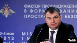 Министр обороны РФ Анатолий Сердюков на конференции по ПРО в Москве, 3 мая 2012 года