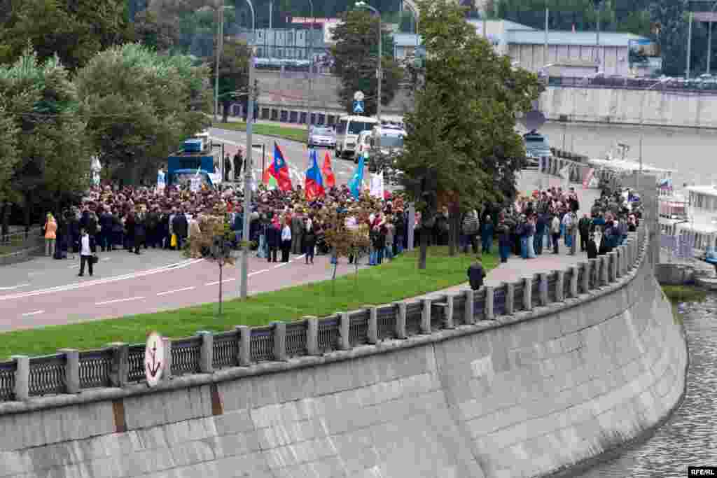 Митинг продолжался один час и закончился без происшествий.