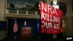 NRA называет себя “крупнейшим и наиболее эффективным защитником Второй поправки к Конституции США”