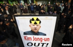 South Korea - Anti North Korea civic group hold signs and chant slogans during a rally denouncing North Korea's possible nuclear test plan, in Seoul, 31Jan2013