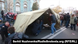 Палатки оппозиции вблизи Верховной Рады. 17 октября