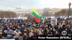 Акция памяти Бориса Немцова на Марсовом поле в Петербурге