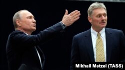 Владимир Путин и Дмитрий Песков