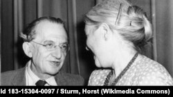 Дьёрдь Лукач и немецкая писательница Анна Зегерс, 1952 год 