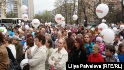 На митинг в защиту Измайловской больницы взрослые пришли вместе с нуждающимися в лечении детьми