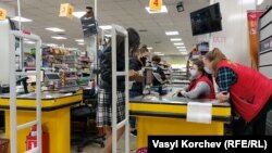 Масочный режим и антиковидные ограничения в Керчи. Керчь, Крым, Украина, 19 октября 2021 года