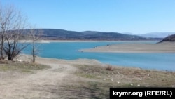 Обмелевшее Симферопольское водохранилище, архивное фото