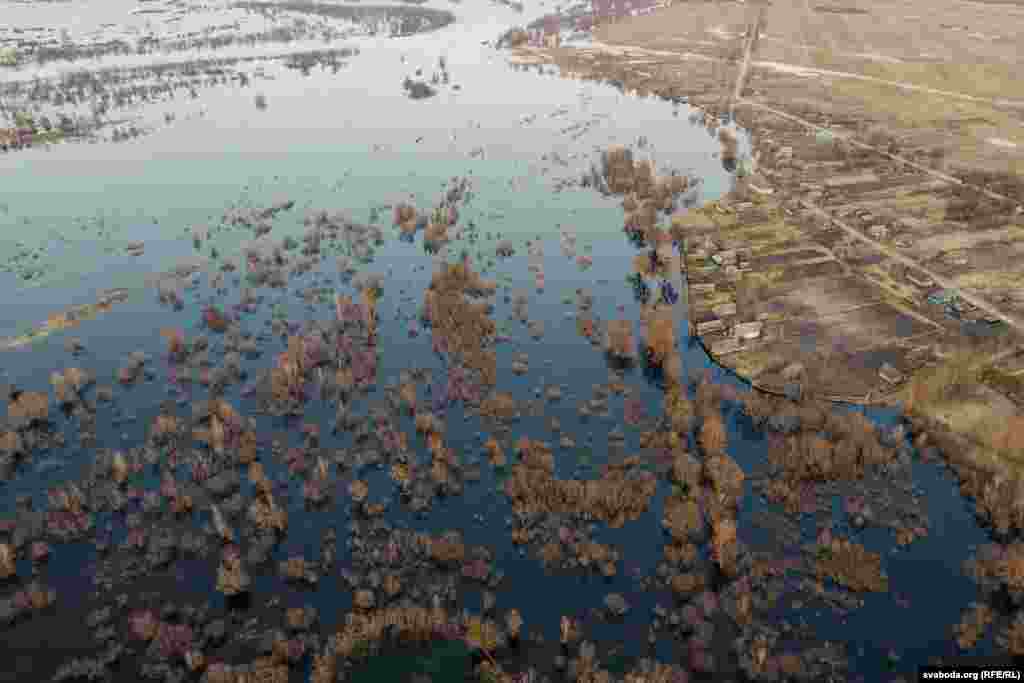 Местные жители в шутку говорят: боимся огня, а к воде уже привыкли