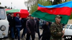 Nagorno-Karabakh -- Men carry the coffin of an Azerbaijan's serviceman, who was killed on April 2 during clashes between Armenian and Azeri forces in Armenian-seized Azerbaijani region of Nagorny Karabakh, during his funeral in Terter on April 3, 2016. 