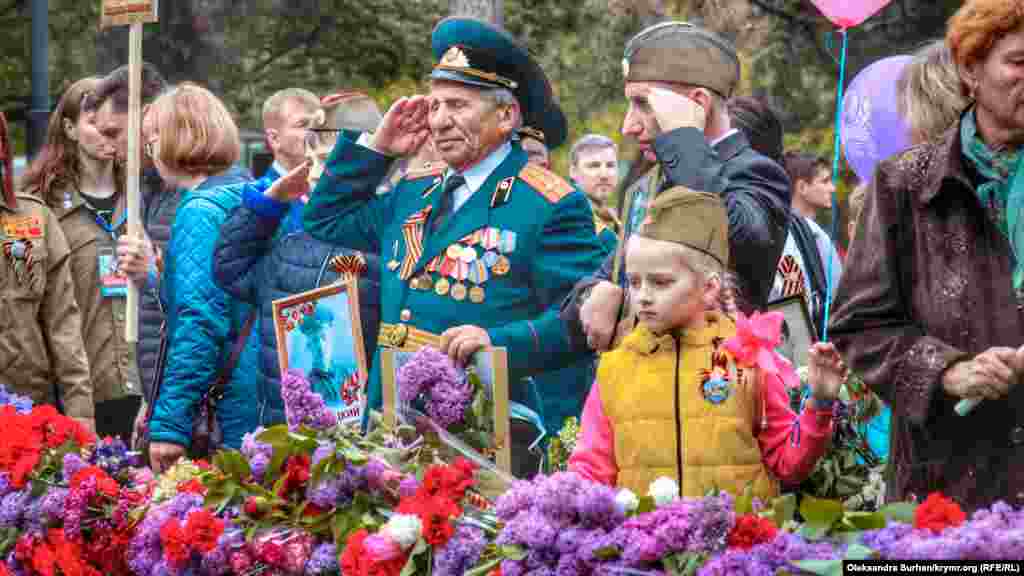 9 мая 2019, Симферополь. У &laquo;вечного огня&raquo; в городском парке имени Гагарина