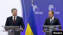 Президент Украины Пётр Порошенко на совместной пресс-конференции с Дональдом Туском в Брюсселе